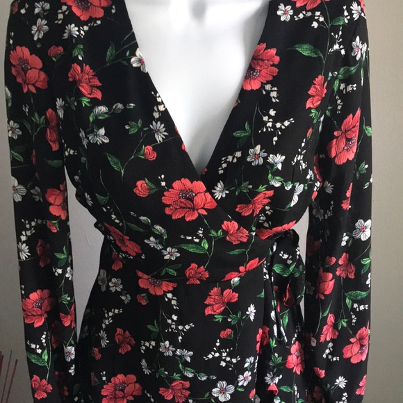 NWT! 🌺Flirty Lush floral wrap dress - Picture 2 of 8